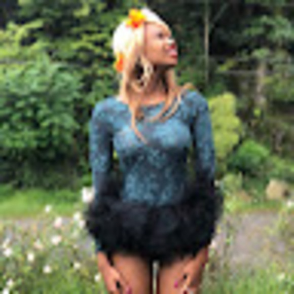 Meet your Posher, Aaliyah - Picture 1 of 1